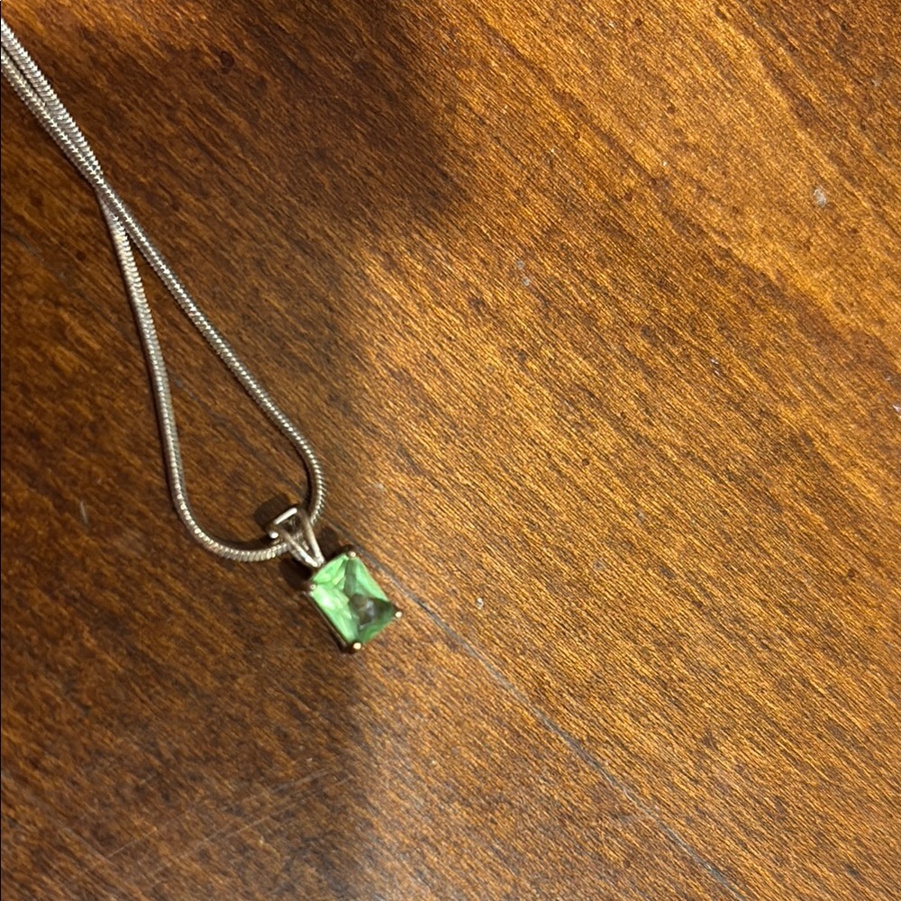 Elegant Green Pendant Necklace